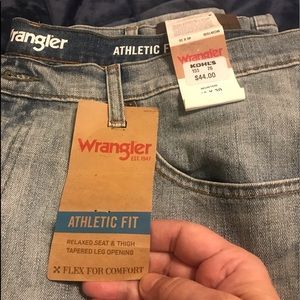 Men’s Athletic Fit Wrangler Jeans